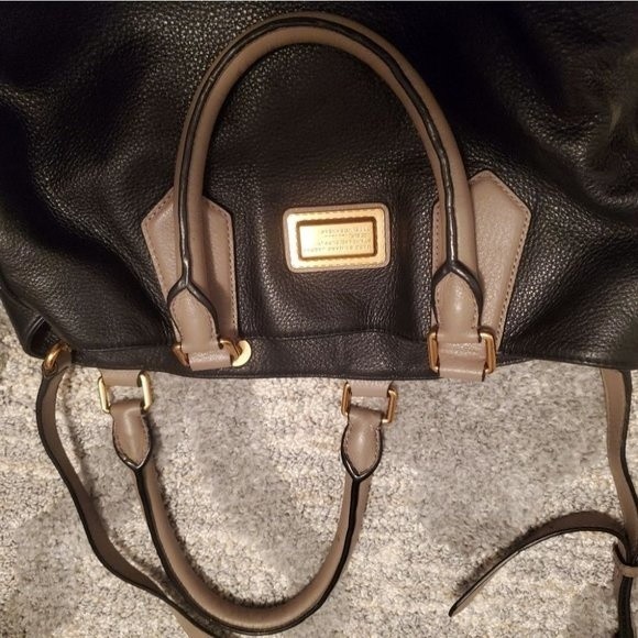 Marc by Marc Jacobs Color Block Leather Handbag - Chic & Spacious - Picture 4 of 9